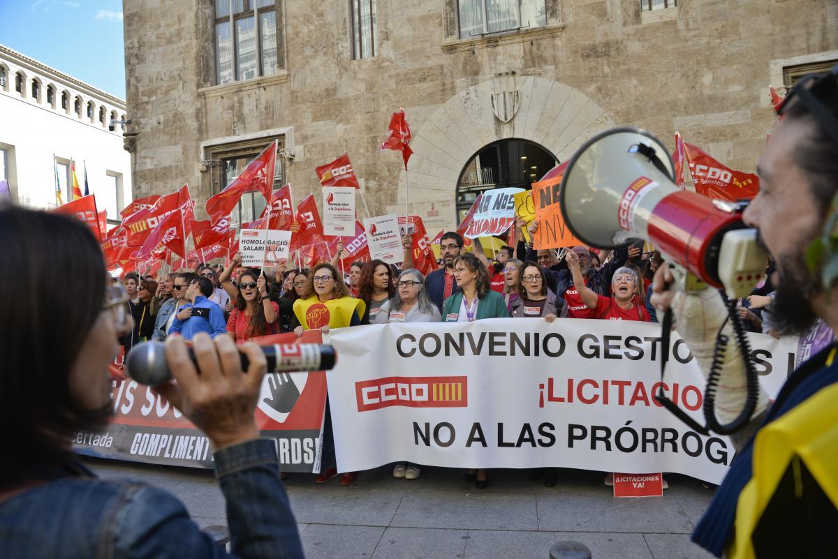 Imagen de la movilizacin realizada ante el Palau de la Generalitat