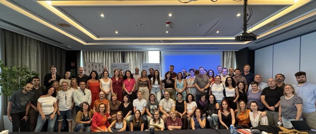 Foto de família de la XXX Escola d'Estiu de CCOO PV