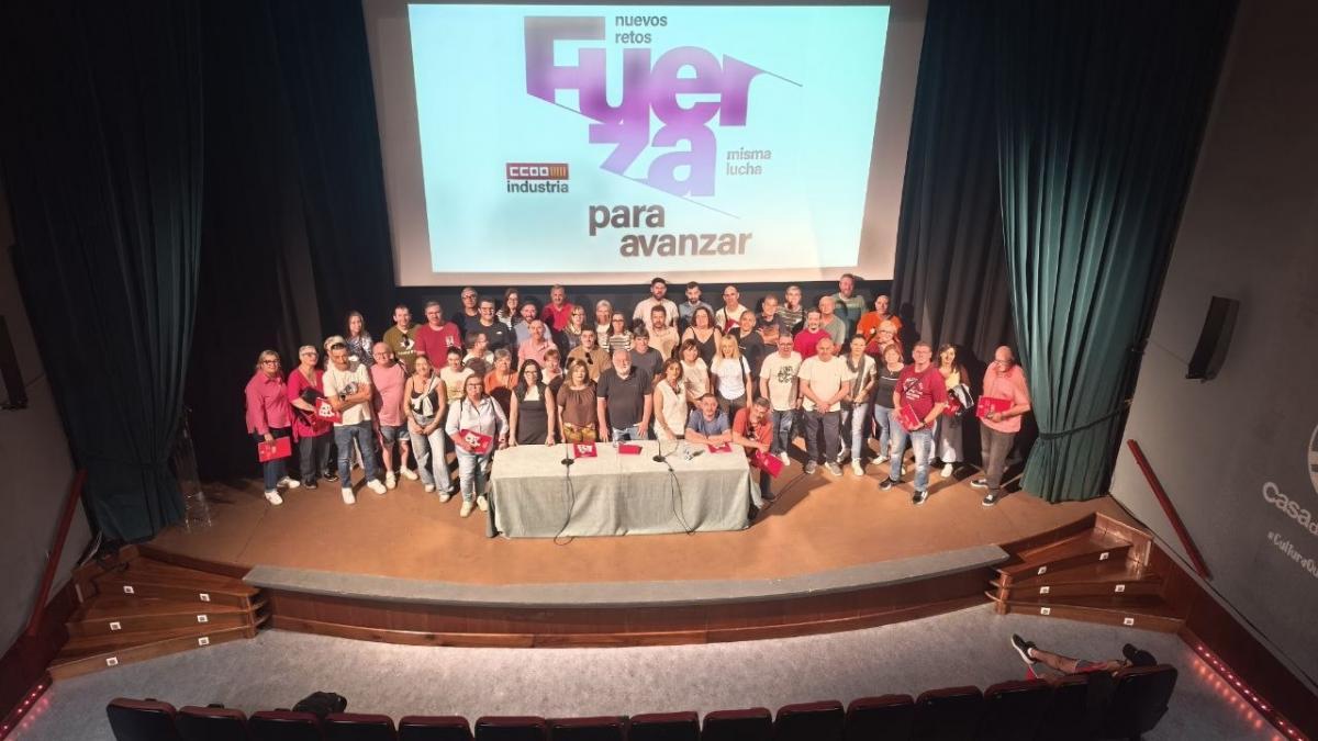Asistentes al finalizar el acto.
