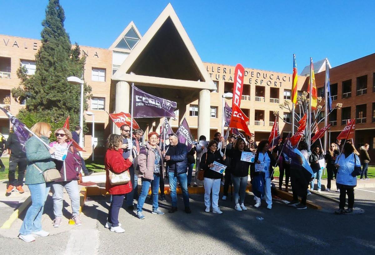Concentraci davant la Conselleria d'Educaci a Valncia.