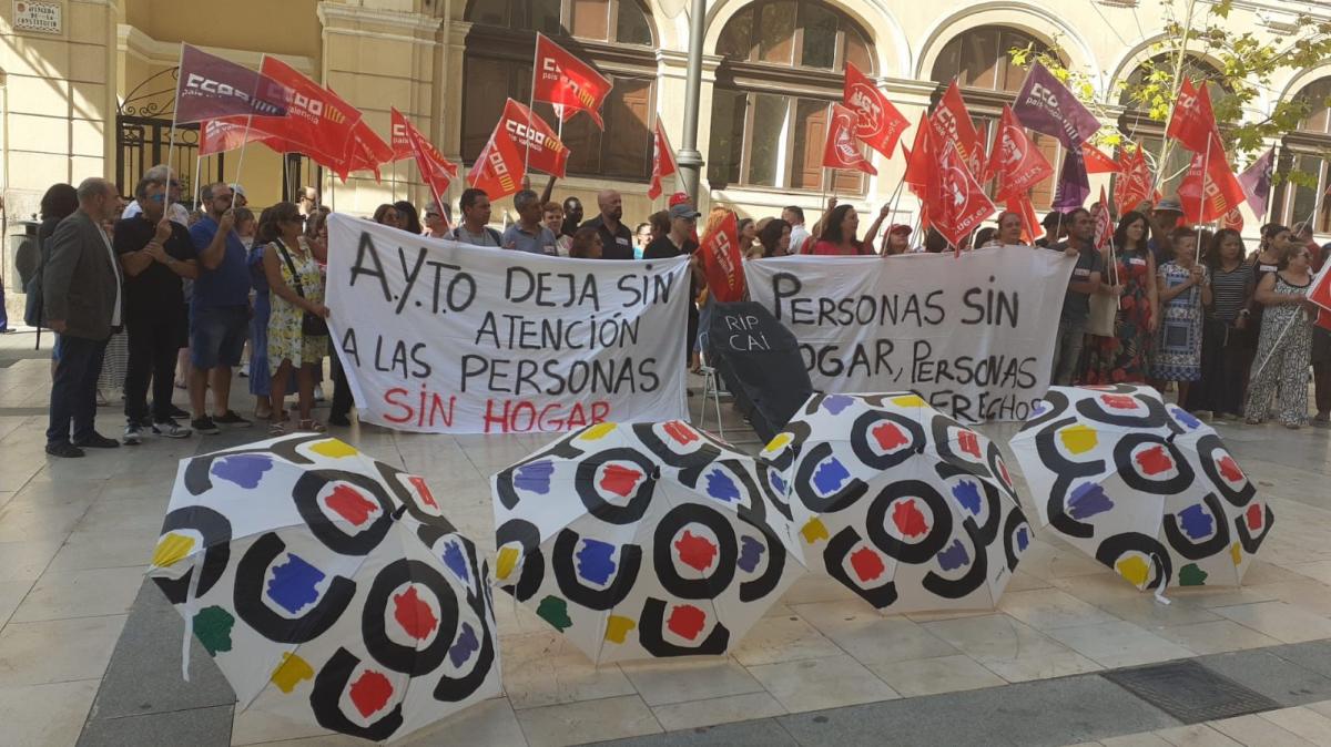 Concentracin del personal del CAI de Alicante.