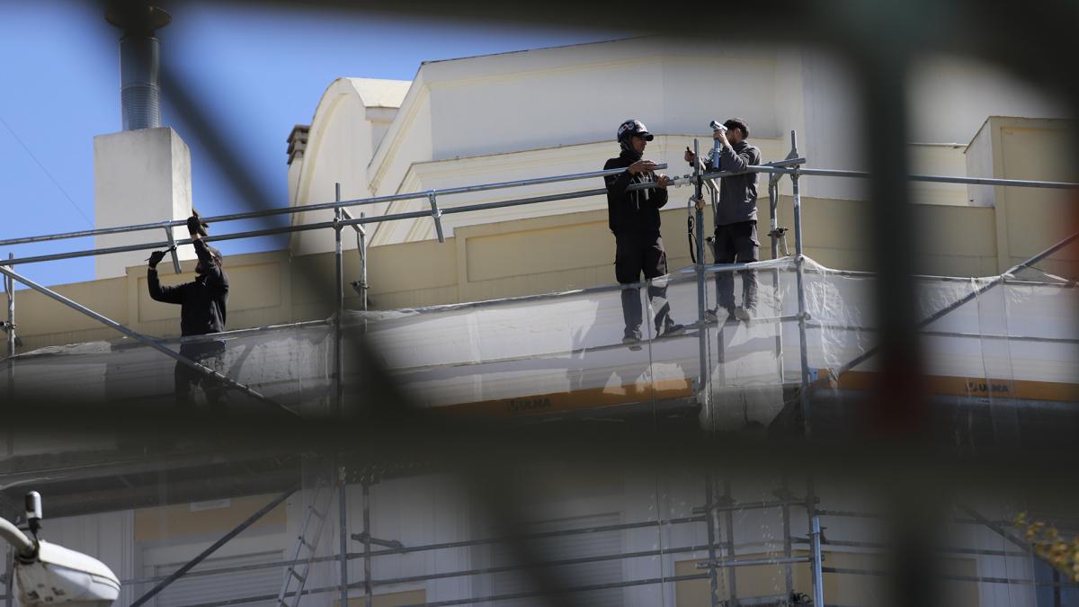 Facilitar el acceso a la documentación a personas que ya están en España supone un ejercicio de responsabilidad política pero también un acto de realismo.