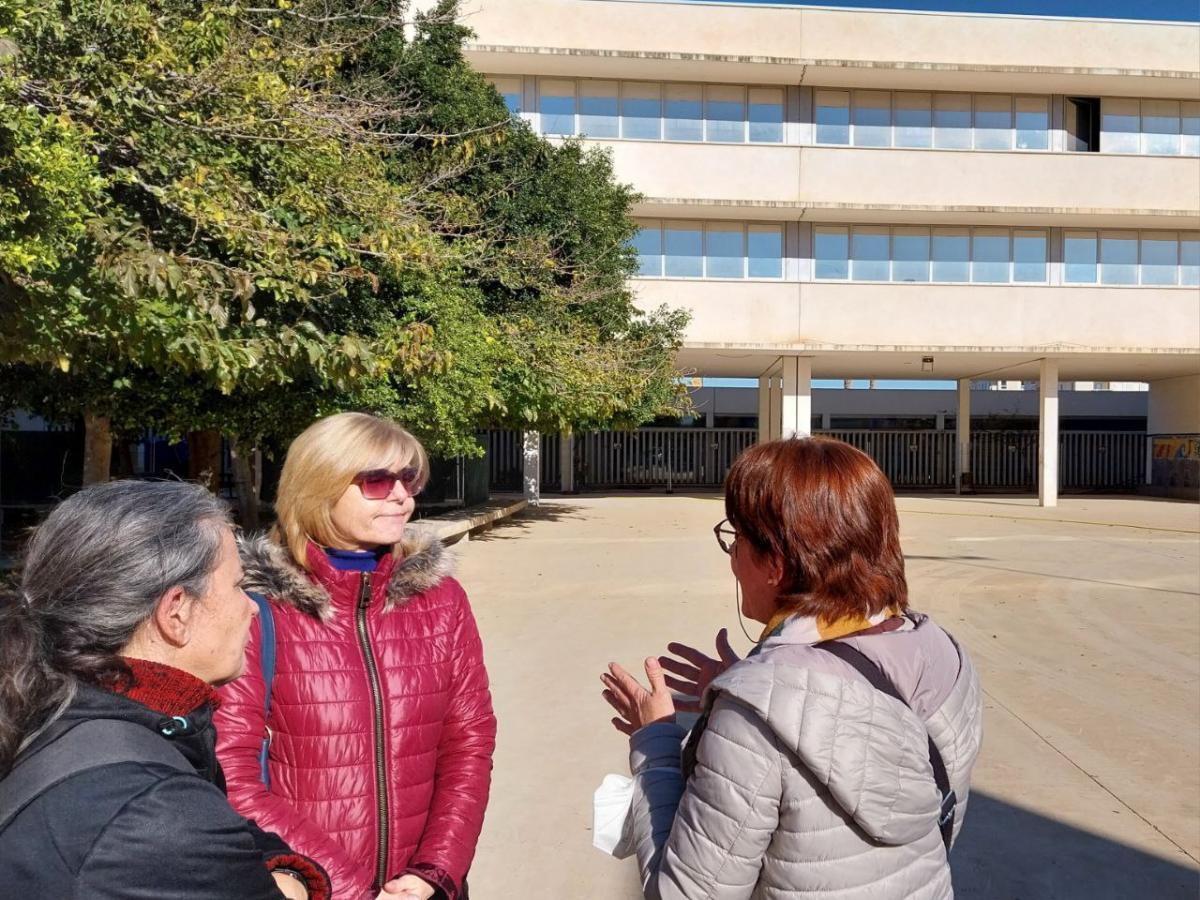 Companyes de la FE CCOO PV es desplacen a un centre afectat per mostrar el suport del sindicat a l'equip directiu.