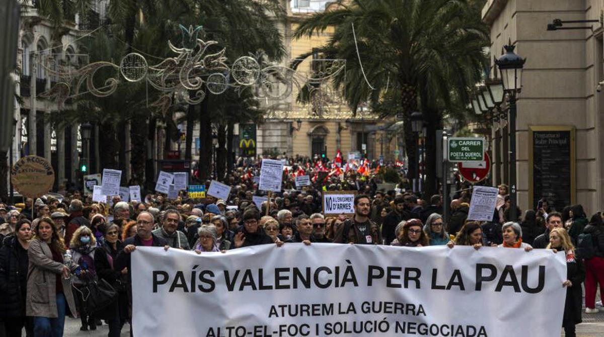 Manifestació 'País Valencià per la pau', des de la plaça de l'Ajuntament fins a Delegació de Govern.