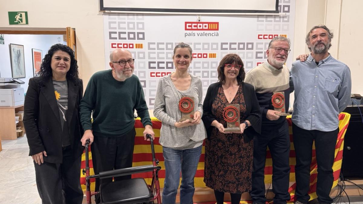 Premis a la promoció i l'ús del valencià, edició 2025, amb el poeta Marc Granell (segon per l'esquerra),