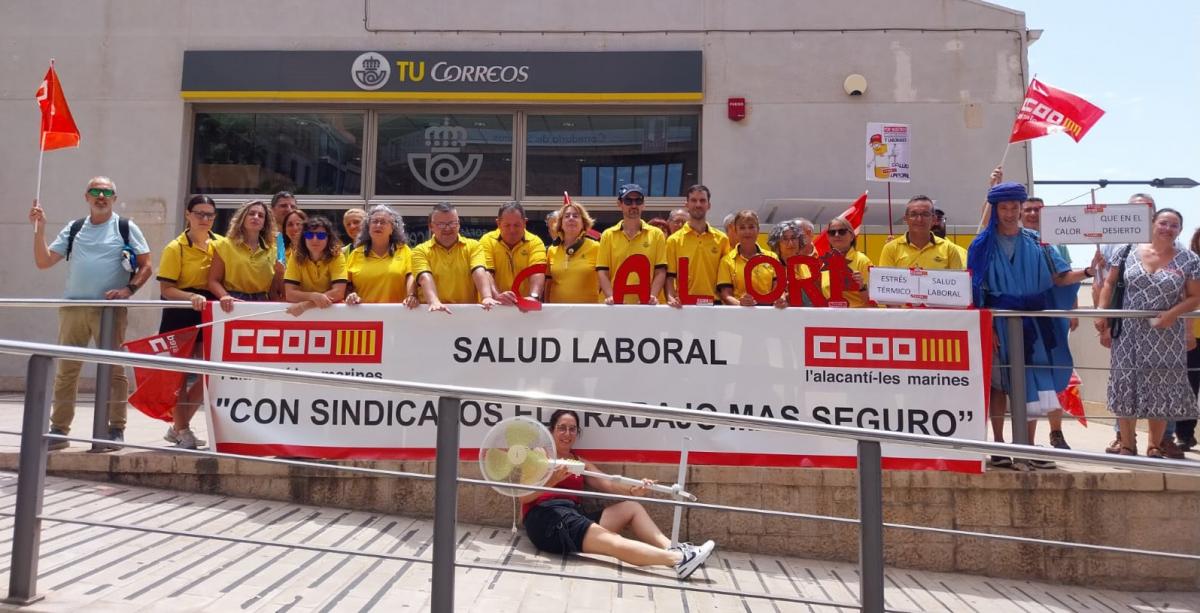 Protesta del personal de la Unidad de Reparto 3 de Correos en Alicante