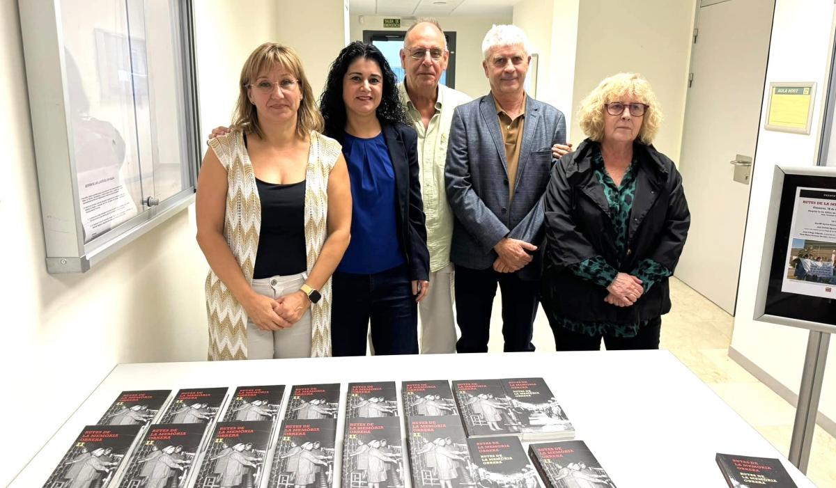 Rosa Atinzar, Ana Garca, Juan Ortega, Pep Durbn y Vicenta Verdugo, en la presentacin del segundo volumen de Rutes de la Memria Obrera, en La Fe de Valncia.