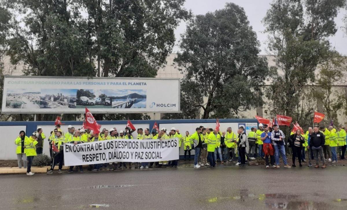 Concentracin de protesta en el marco de la huelga en Lafarge-Holcim