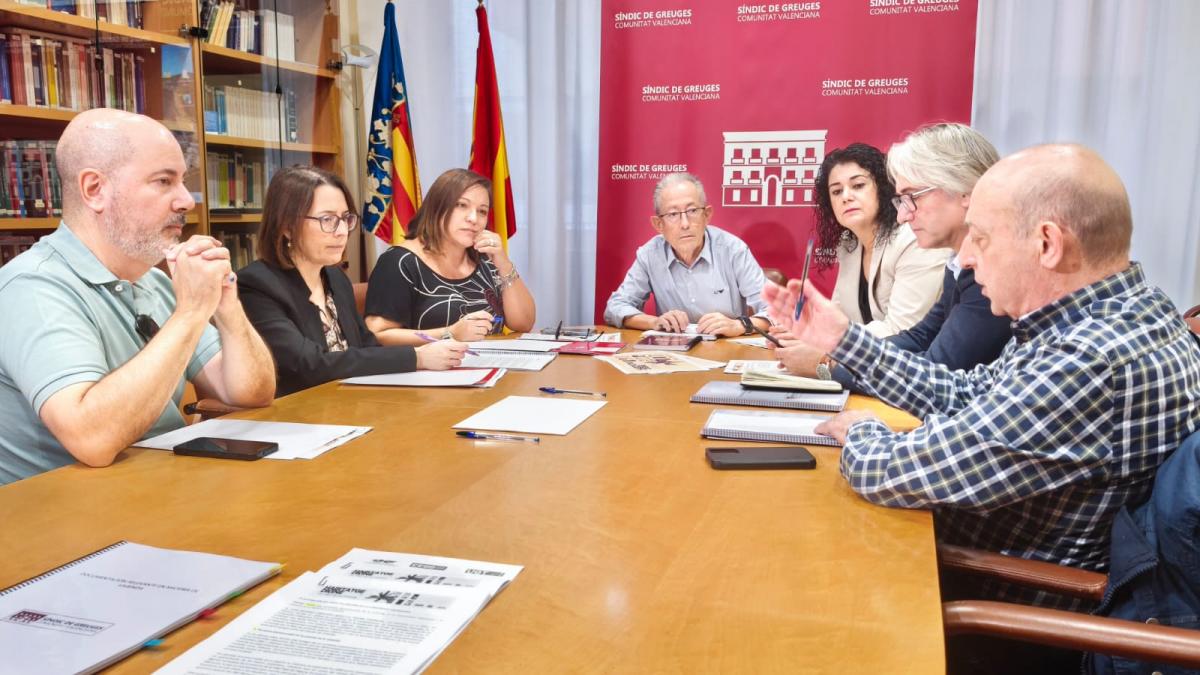 Les organitzacions han expressat a Ángel Luna, com a defensor dels drets de la ciutadania, la urgent necessitat d'exigir una resposta contundent al Govern valencià.