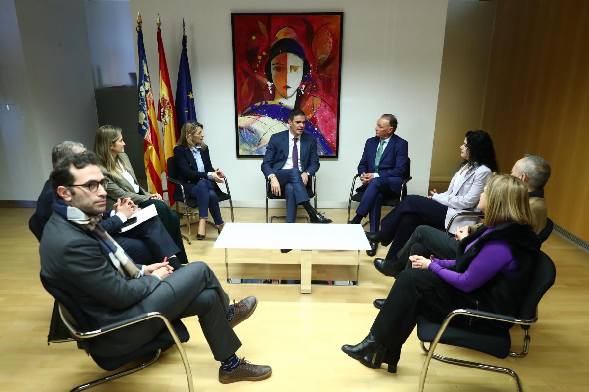 Reunin de los agenetes sociales valencianos con el presidente del Gobierno, Pedro Snchez