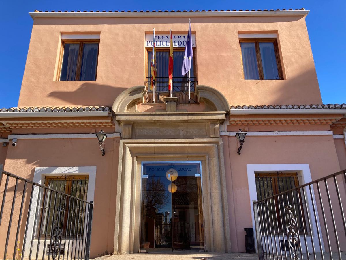 Exterior de la Jefatura de Policía de Requena