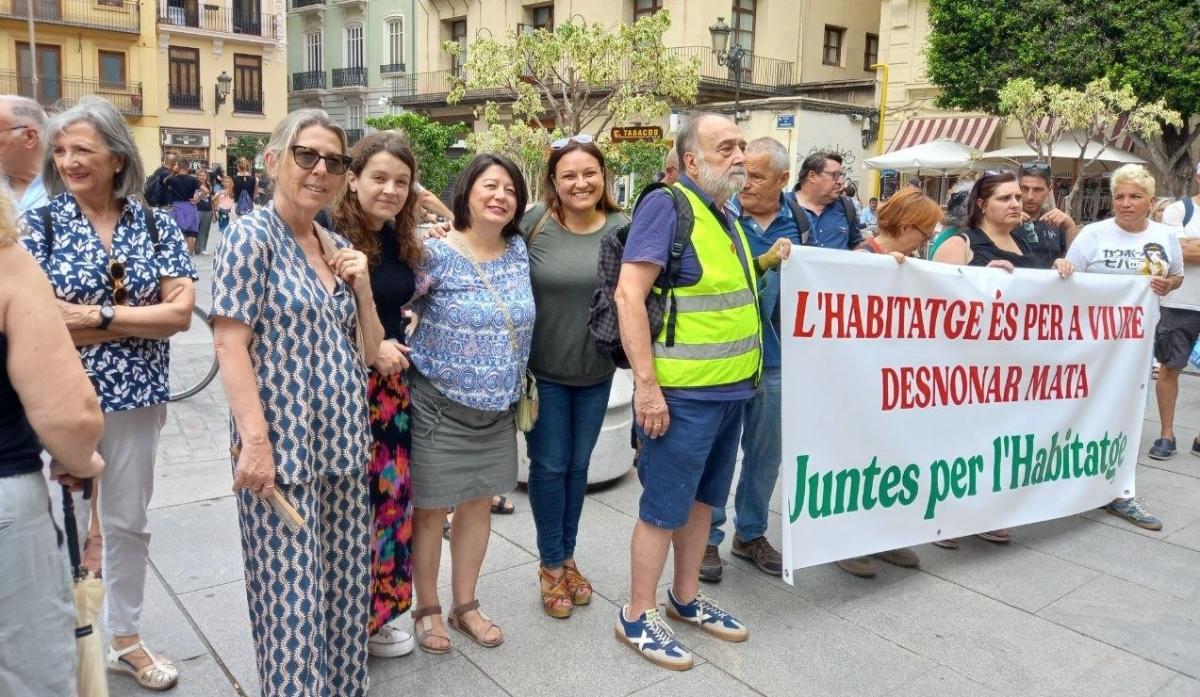 'Juntes per l'habitatge', en la plaa de Manises de Valncia.