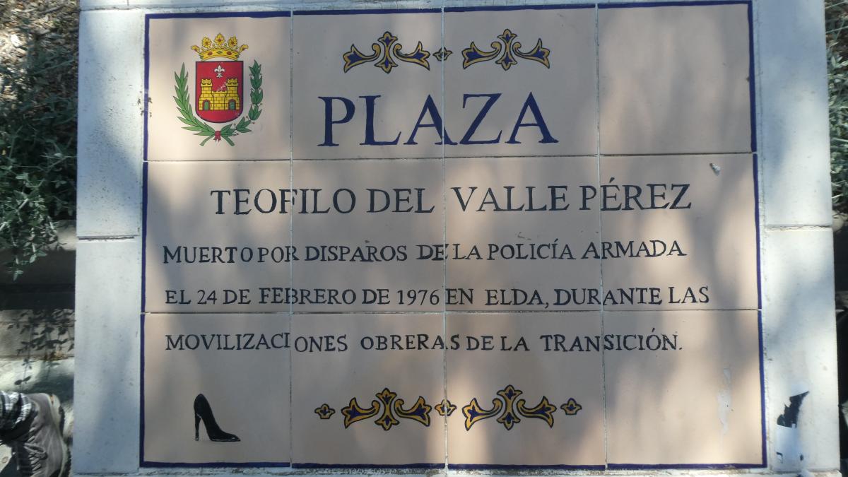 Placa conmemorativa en recuerdo a Teófilo del Valle